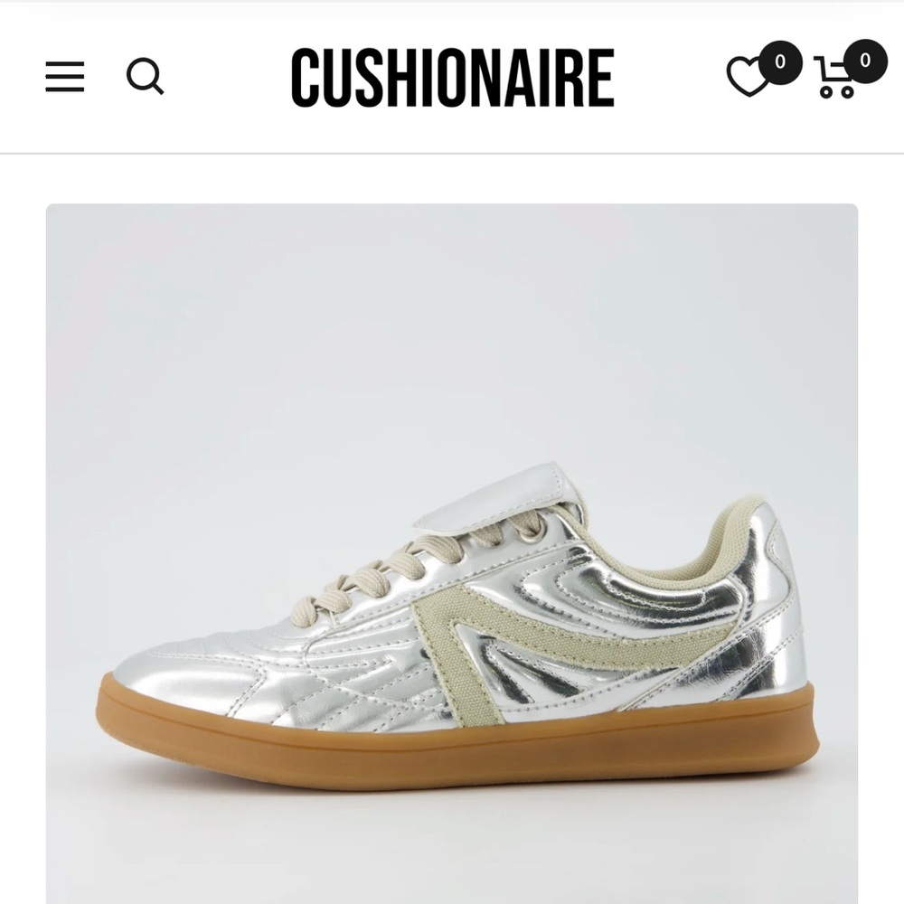 NWOT Cushionaire “Astro Low Top Sneakers In Silver